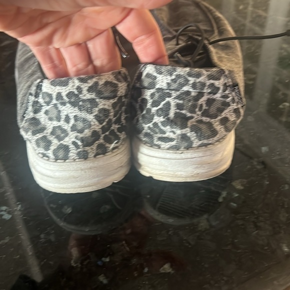 Hey dude, ladies, shoe size 10 very good condition gray animal print heel - Picture 11 of 12